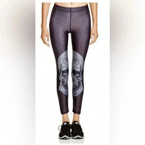 Woman TEREZ Black Silver Faux Crystal Skull Print Performance Leggings Sz Large
